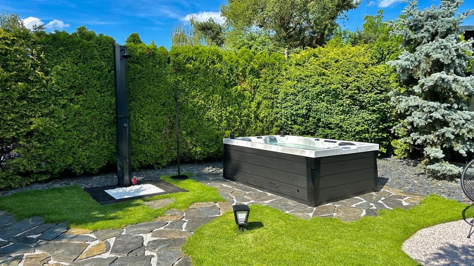 Shower, Facade/entrance, Hot Tub