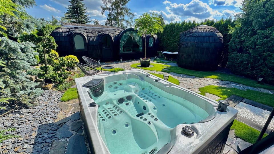 Property building, Facade/entrance, Garden, Hot Tub, Sauna, Seating area