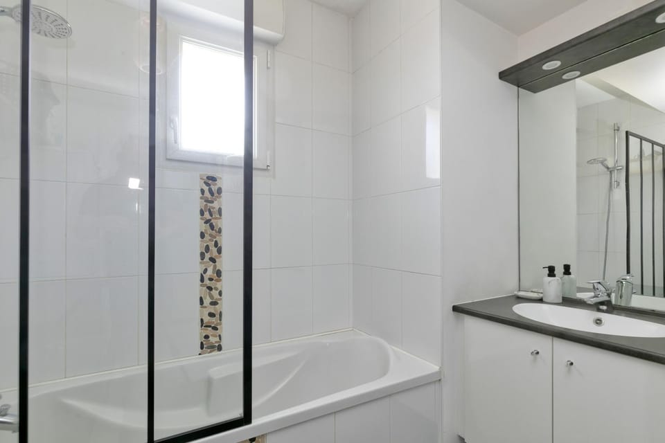 Bathroom, Living room