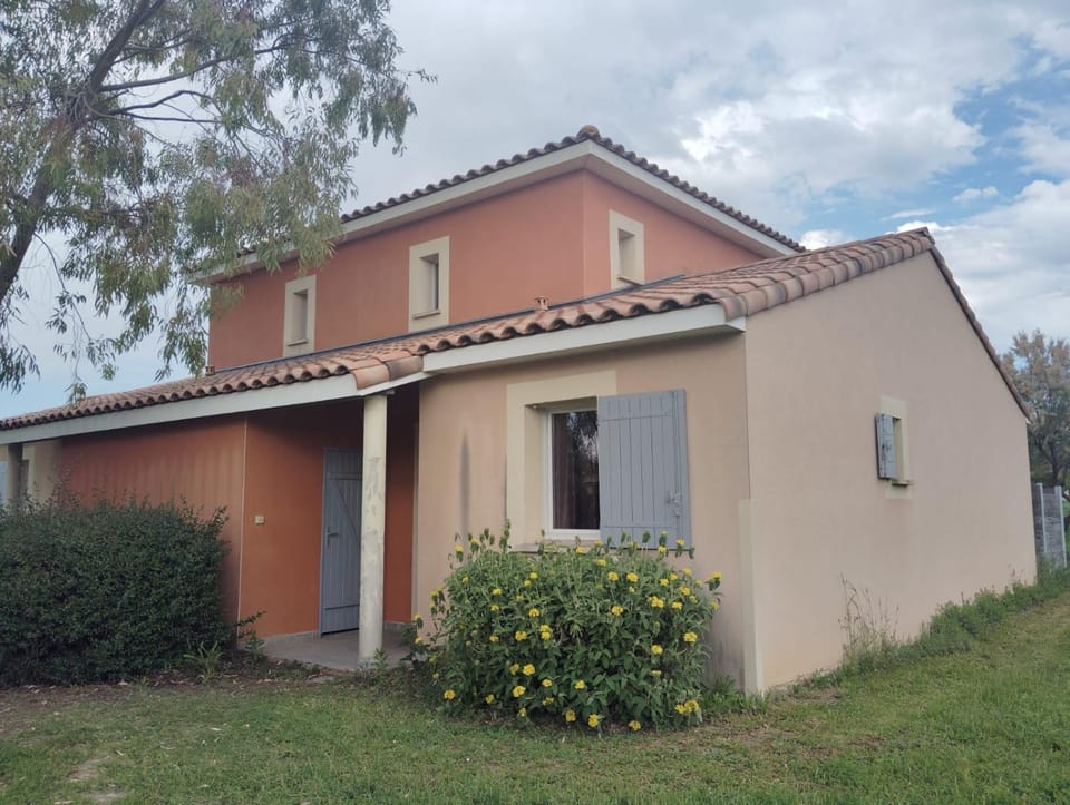 Le Domaine du Golf ***. Lieu-dit Launac-Le-Vieux 1 chemin de l'Aire 34690 FABREGUES House in Occitanie
