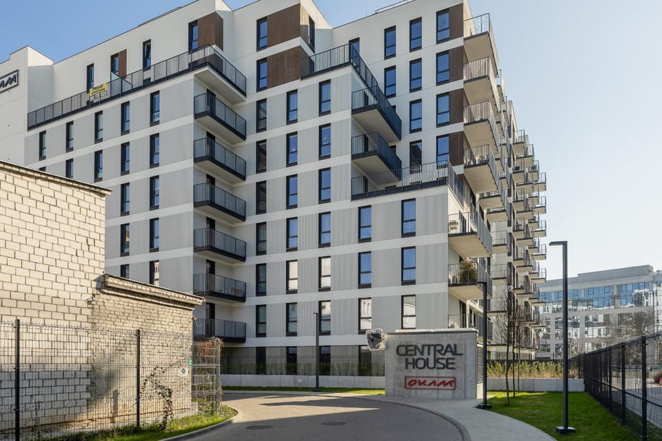 Property building, Facade/entrance, Off site, Day, Neighbourhood, Location