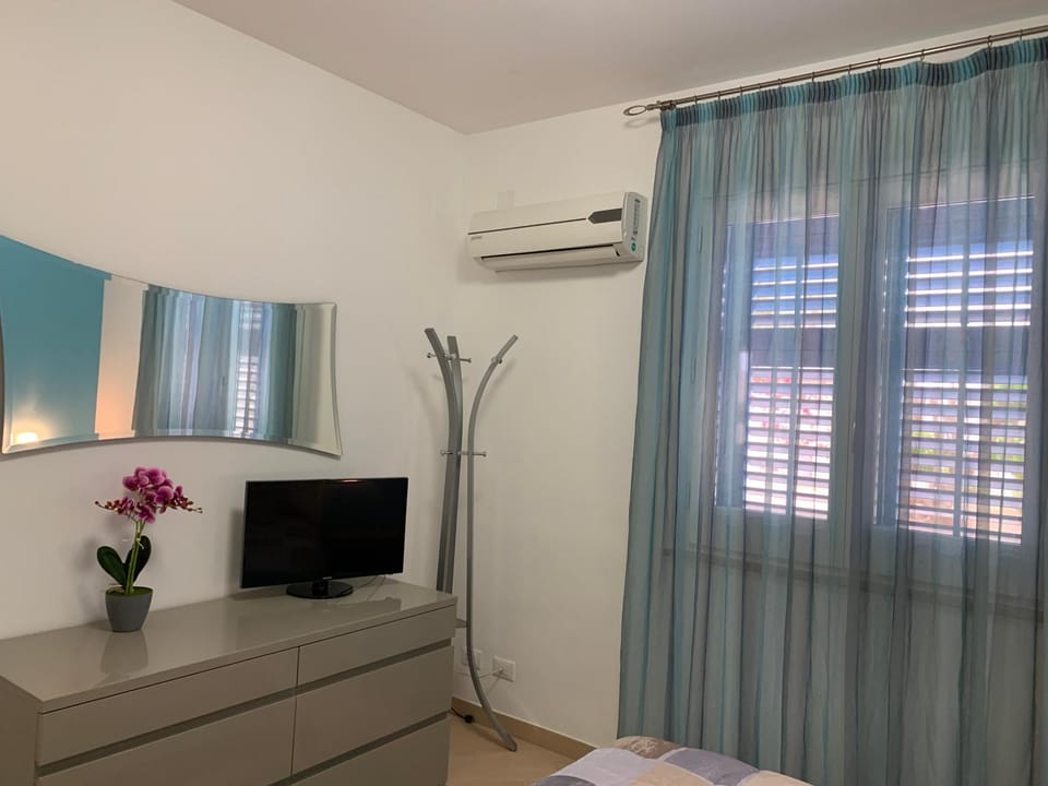 TV and multimedia, Bedroom, air conditioner