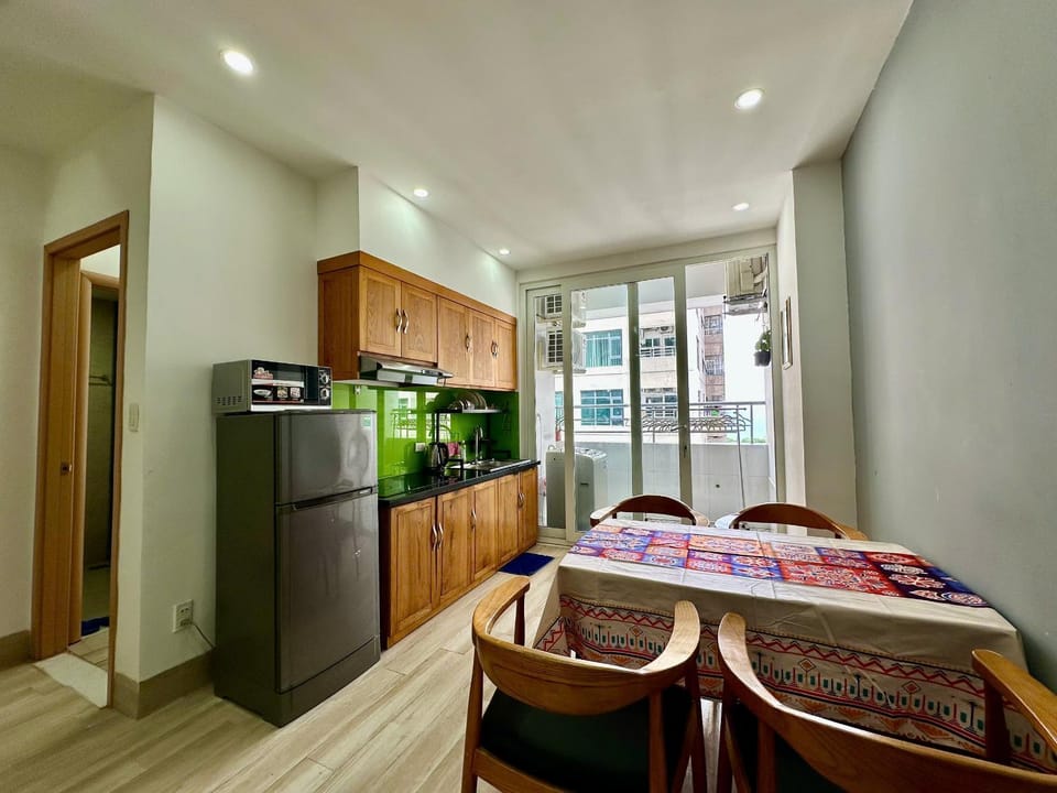 Kitchen or kitchenette, Dining area, stove