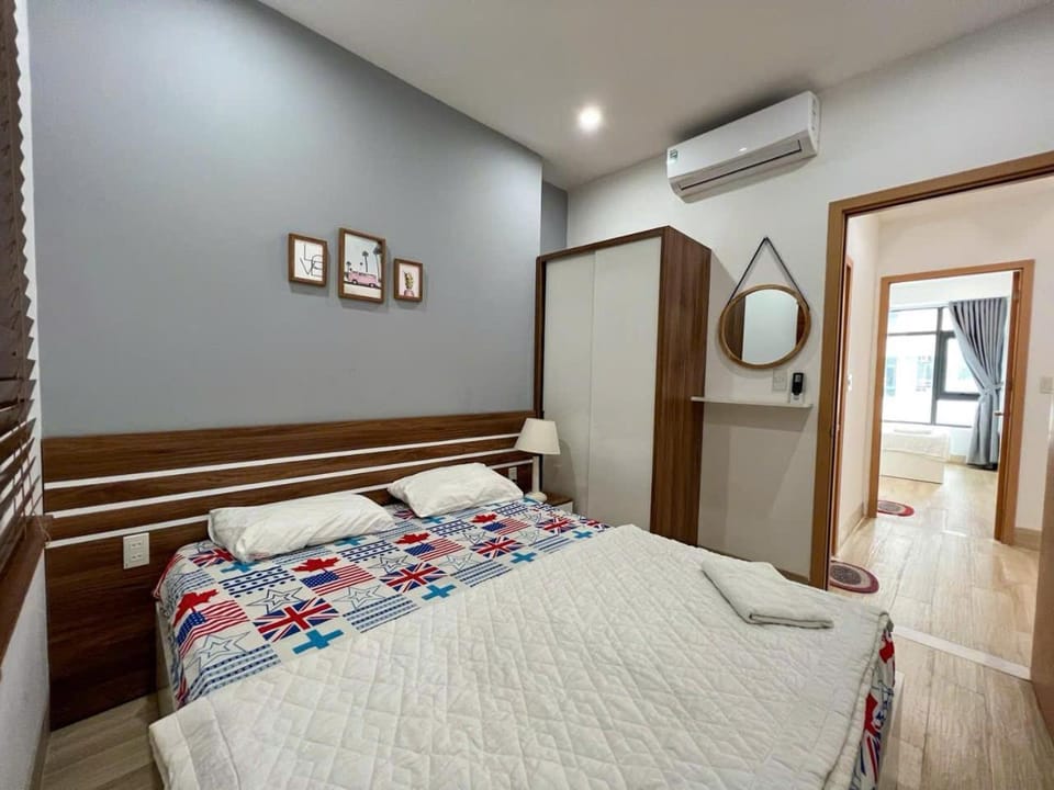 Bed, Photo of the whole room, Bedroom, wardrobe, air conditioner