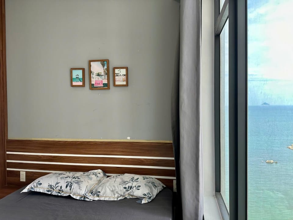 Bed, Natural landscape, Photo of the whole room, Bedroom, Sea view