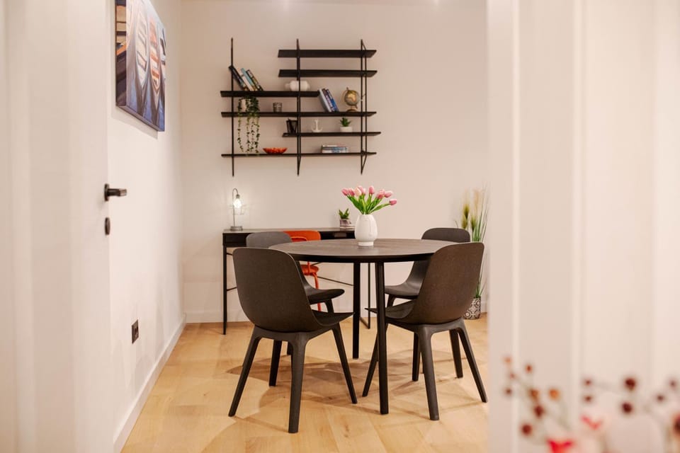Seating area, Dining area