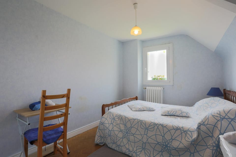 Property building, Living room, Bedroom
