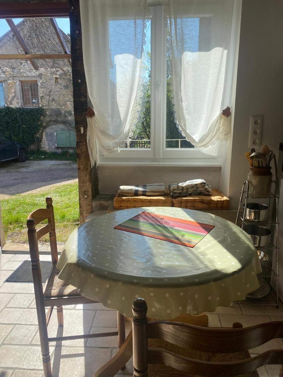 L'Atelier de Pierre Sleeps 4 with Garden House in Bourgogne-Franche-Comté