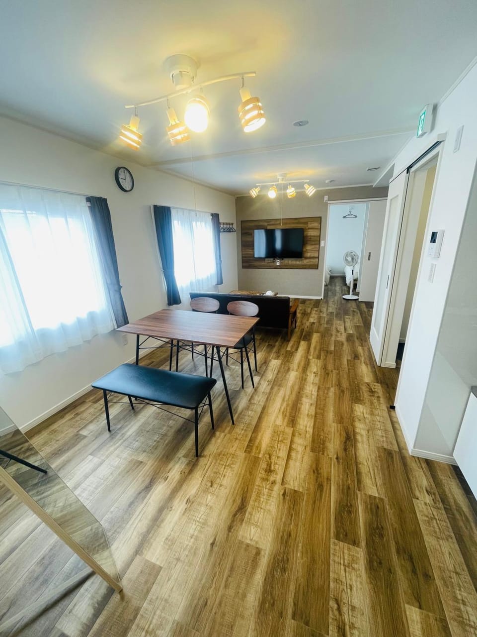 TV and multimedia, Living room, Dining area