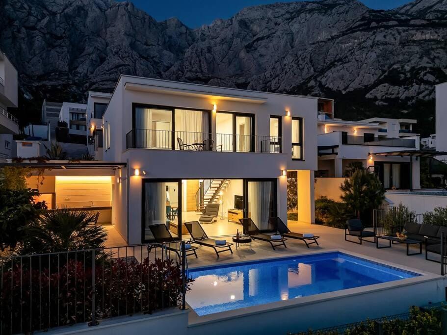 Ferienhaus Komplex - Villa Oliver - Makarska Exklusiv Villa in Makarska
