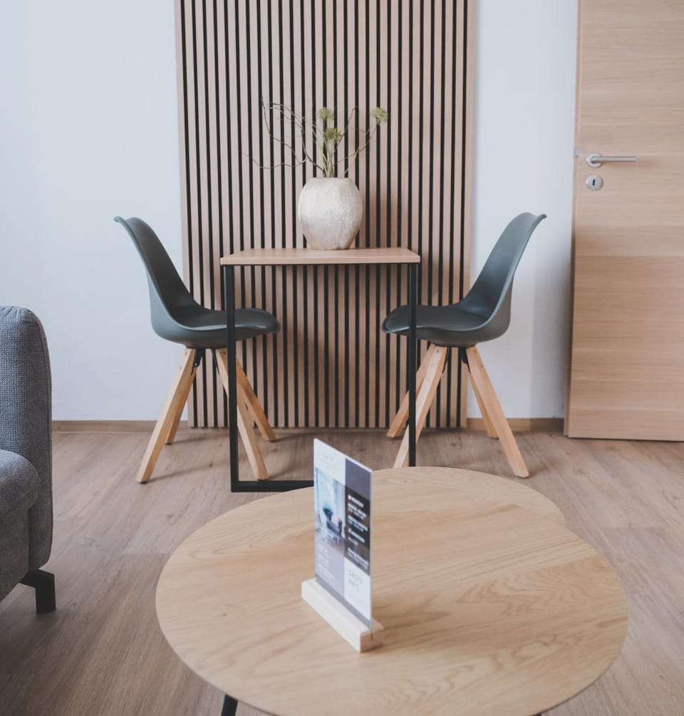 Seating area, Dining area
