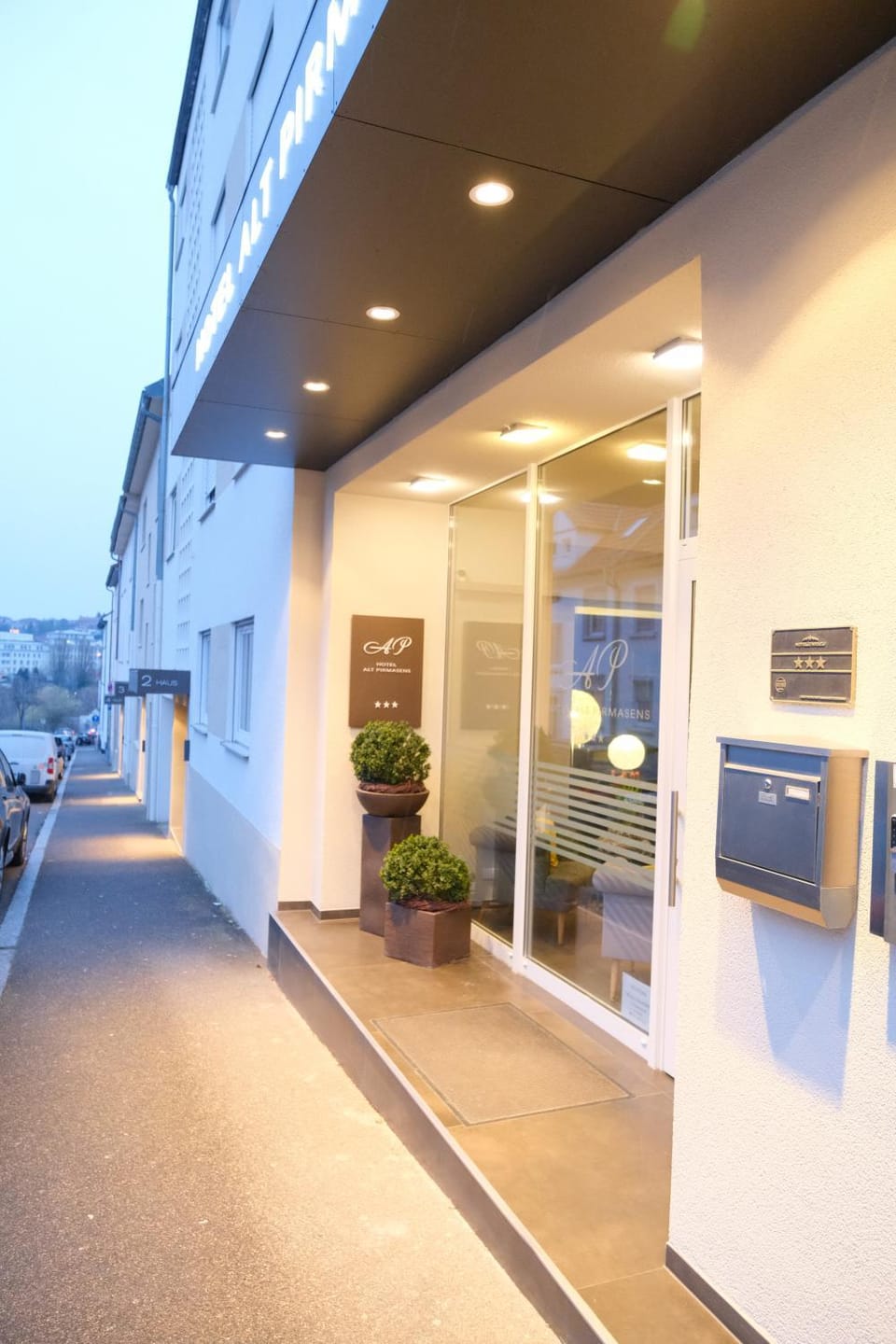 Facade/entrance