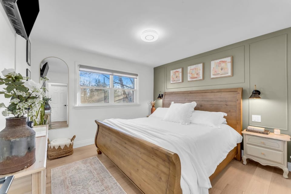 Luxury Family Home in Burlington House in Burlington