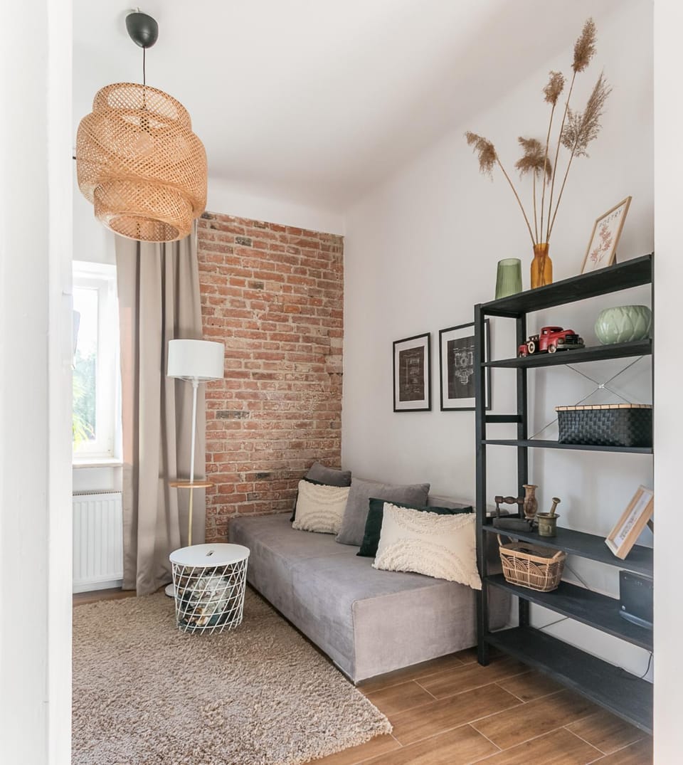 Bed, Seating area, Bedroom