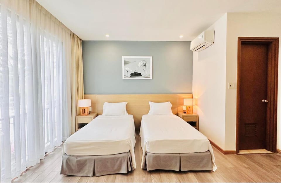 Bed, Bedroom, air conditioner