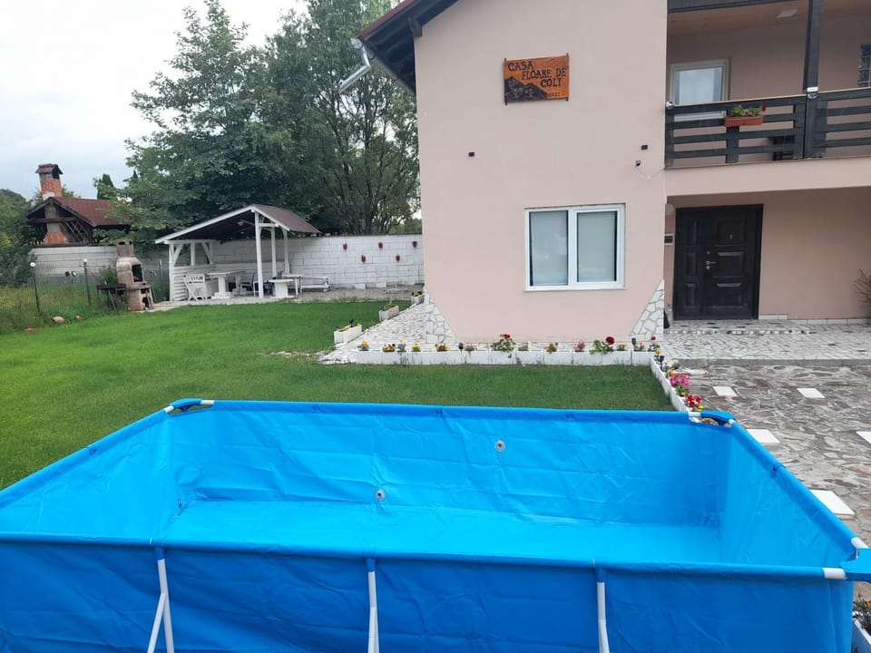 CASA FLOARE DE COLT Bed and Breakfast in Brașov County