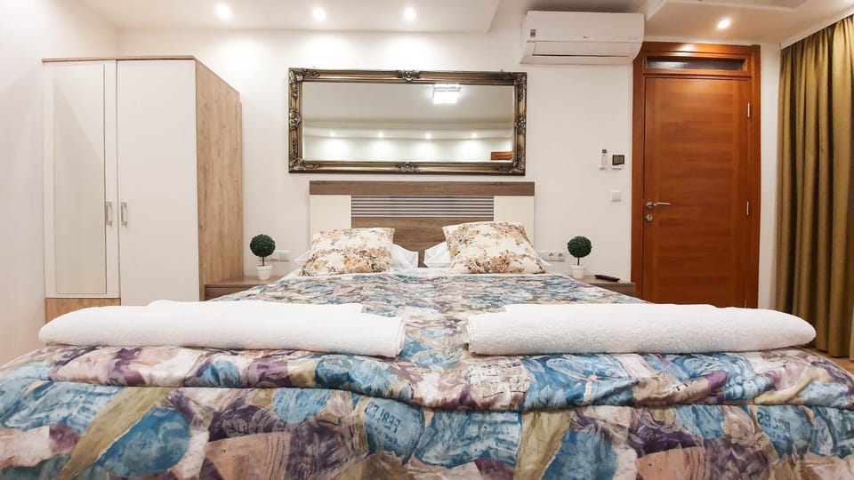 Bed, Photo of the whole room, Bedroom, air conditioner