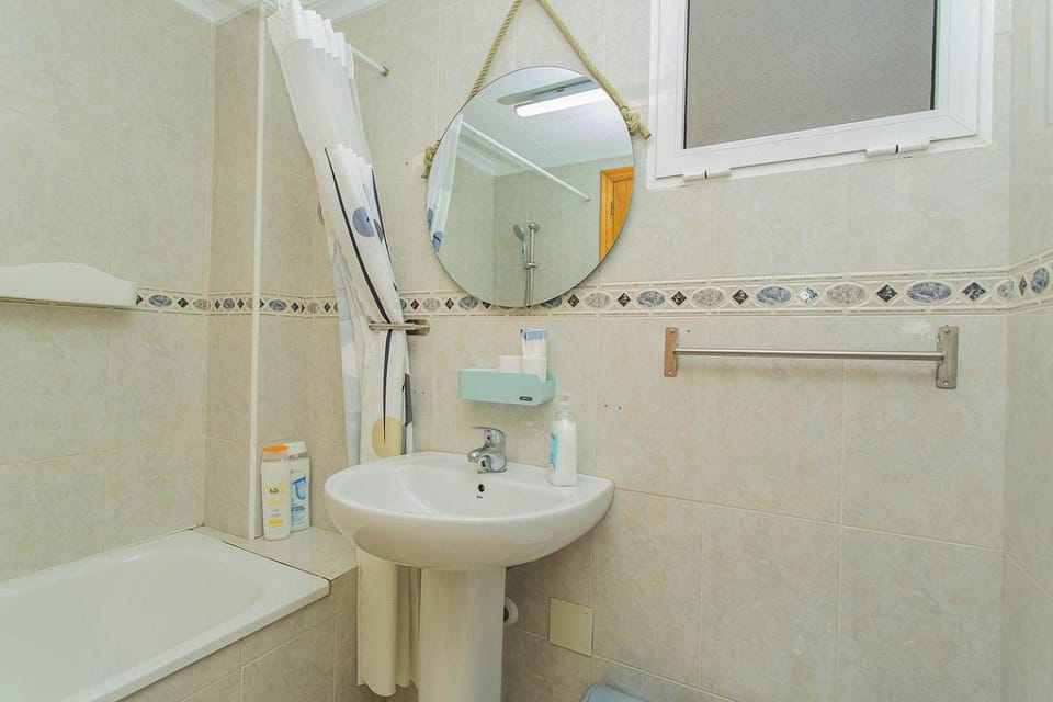 Shower, Toilet, Bathroom, Bath, towels