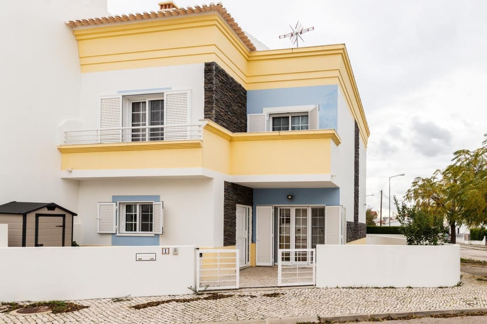 Property building, Facade/entrance, Off site