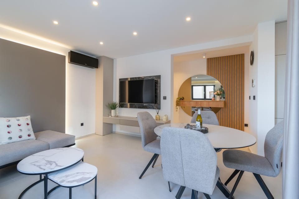 TV and multimedia, Living room, Seating area