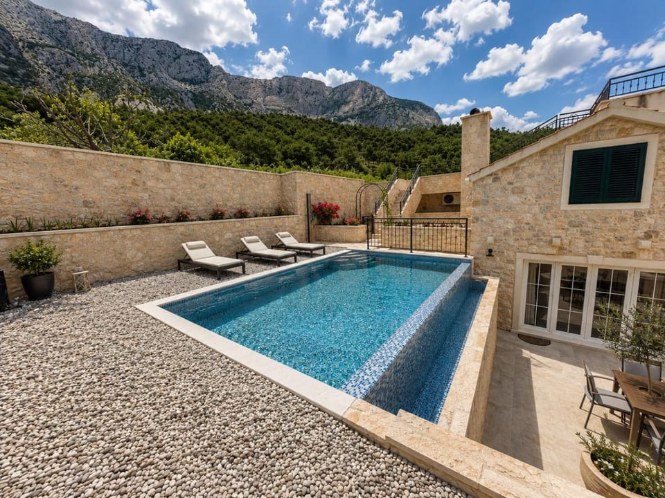 Property building, Swimming pool