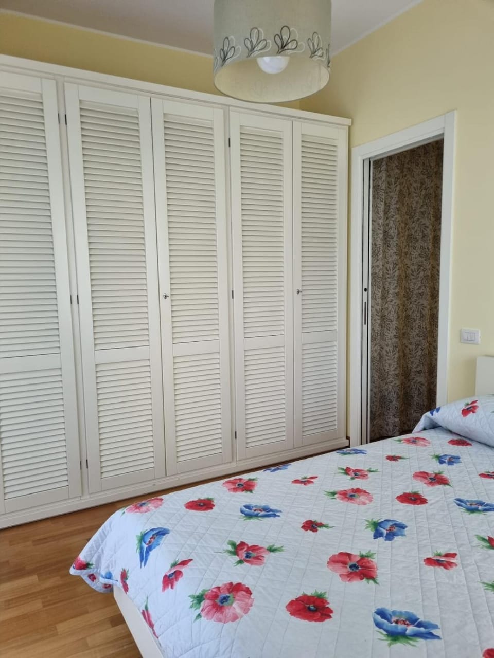 Photo of the whole room, wardrobe