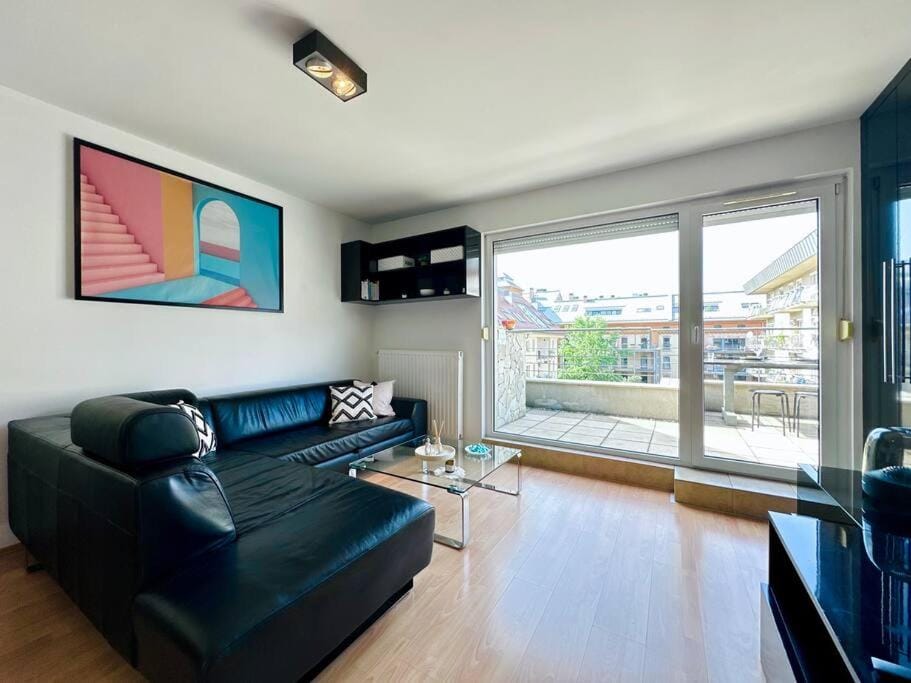 Communal lounge/ TV room, TV and multimedia, Living room
