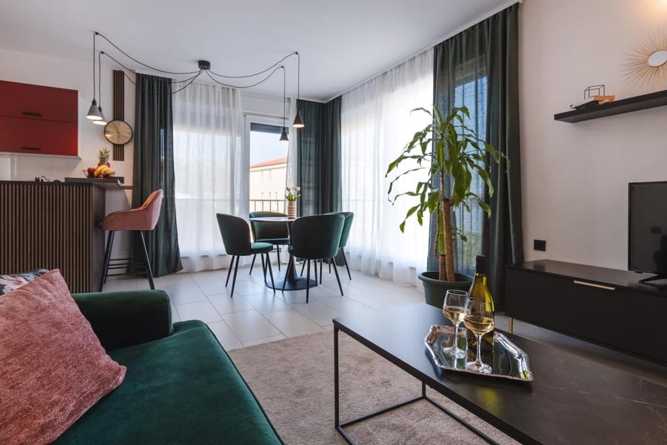 Living room, Dining area