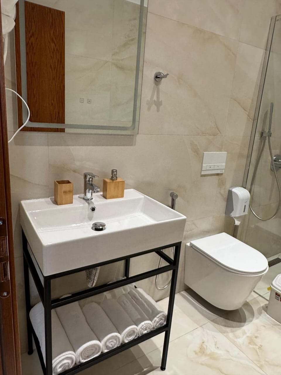 Shower, Toilet, Bathroom, bidet, towels