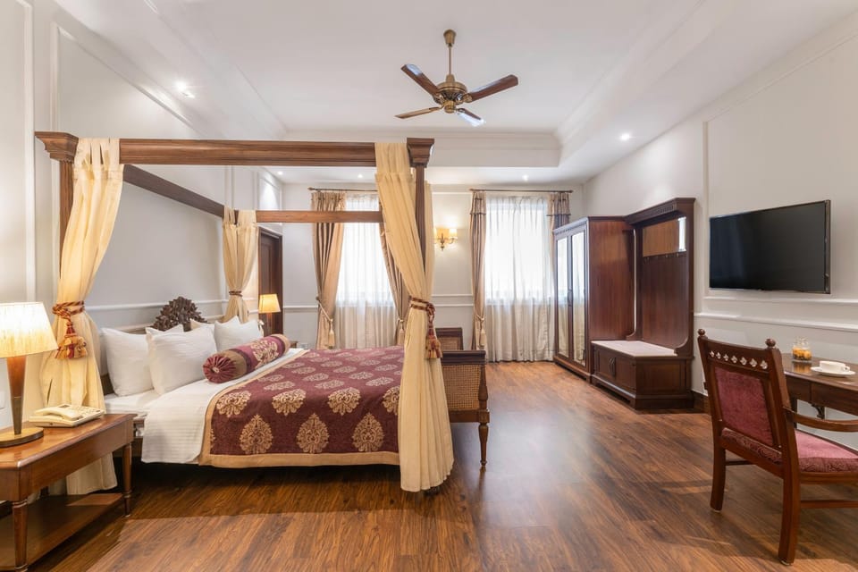 Bed, Photo of the whole room, Decorative detail