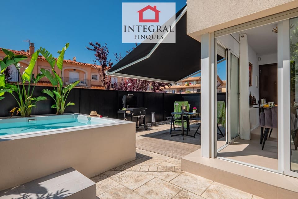 Patio, Spring, Summer, BBQ facilities, Swimming pool