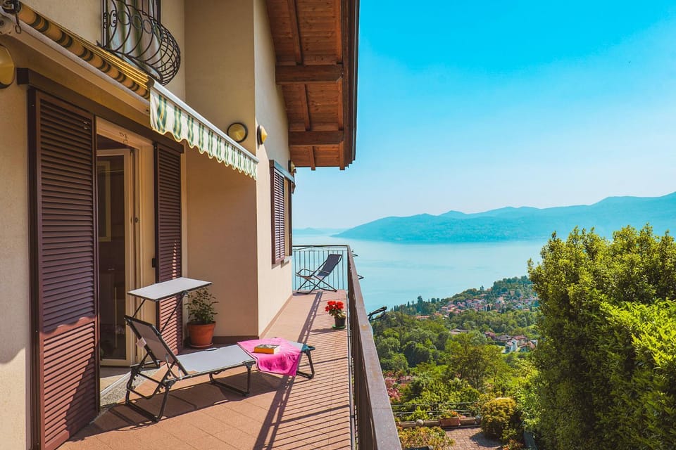 Balcony/Terrace, Lake view, Mountain view