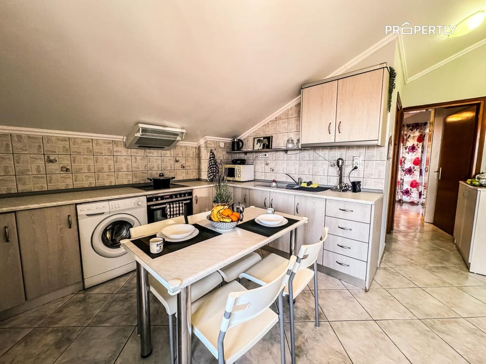 Kitchen or kitchenette, Dining area, dishwasher, minibar, oven, pet friendly, stove, toaster