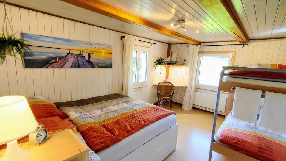 Bed, Photo of the whole room