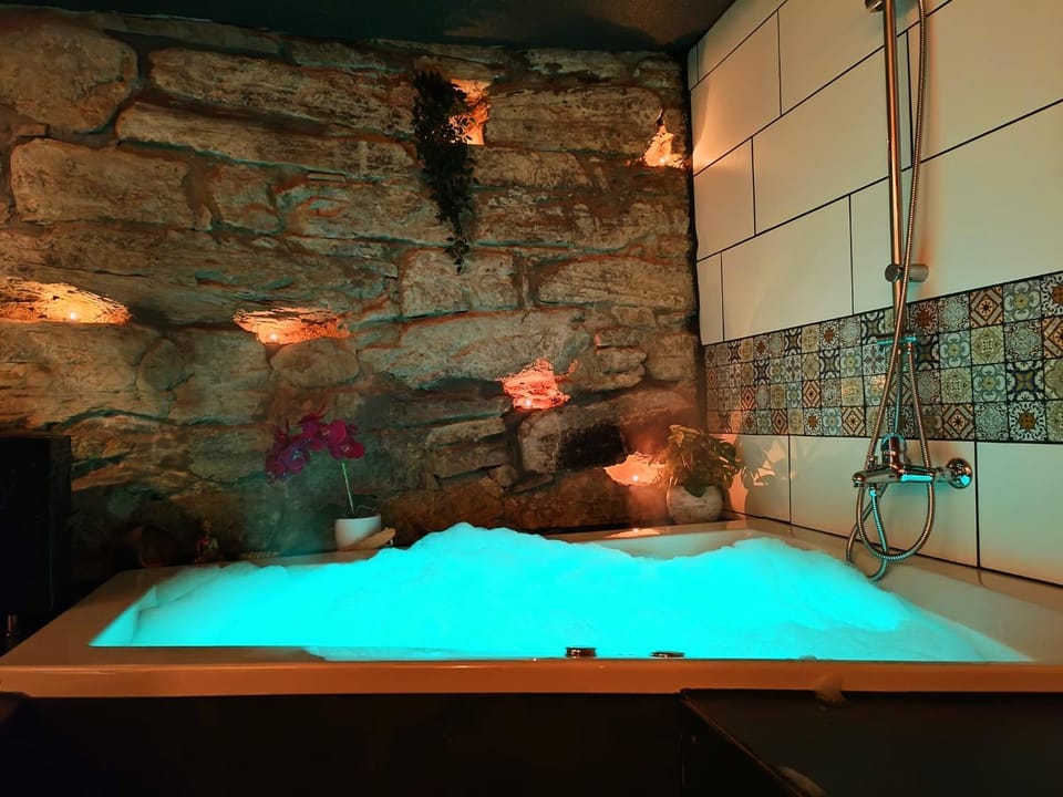 Hot Tub, Hot Tub