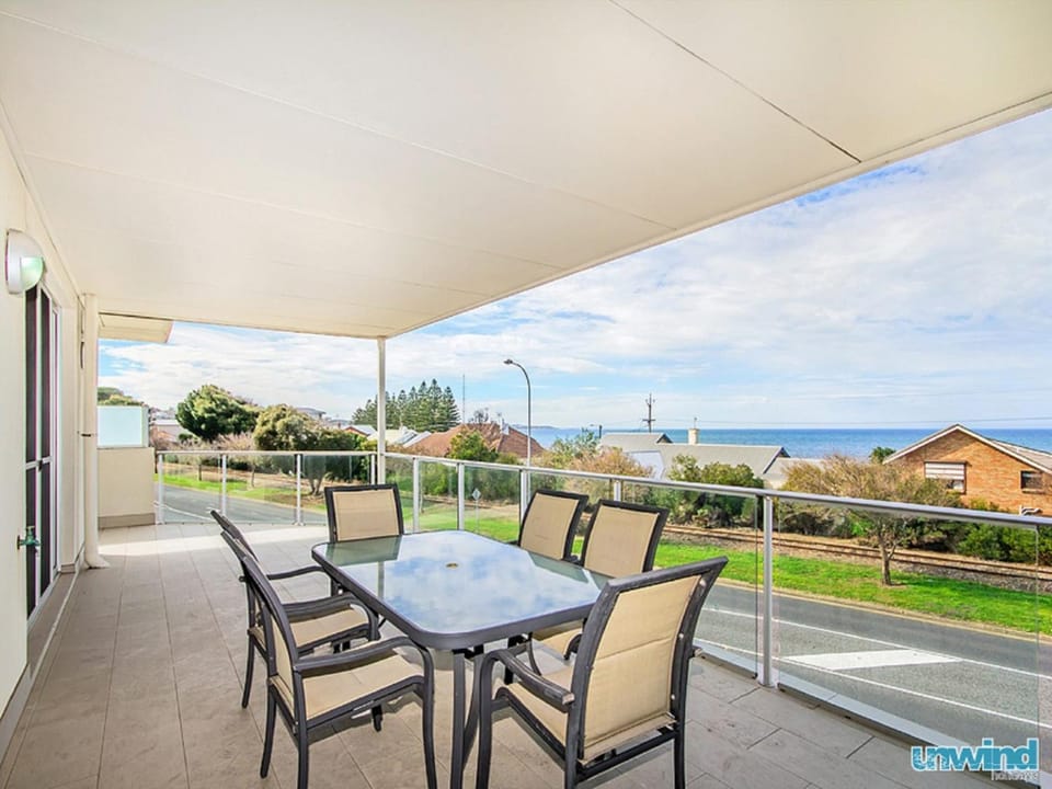 Day, View (from property/room), Balcony/Terrace, Dining area, Sea view