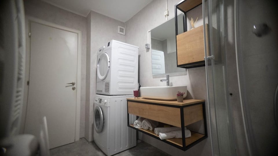 Bathroom, towels, washing machine, dryer