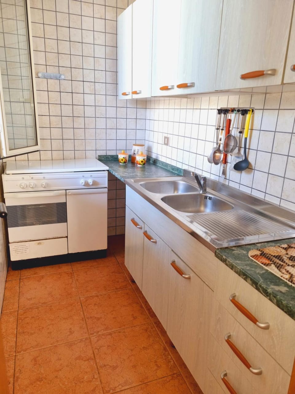 Kitchen or kitchenette, pet friendly, stove