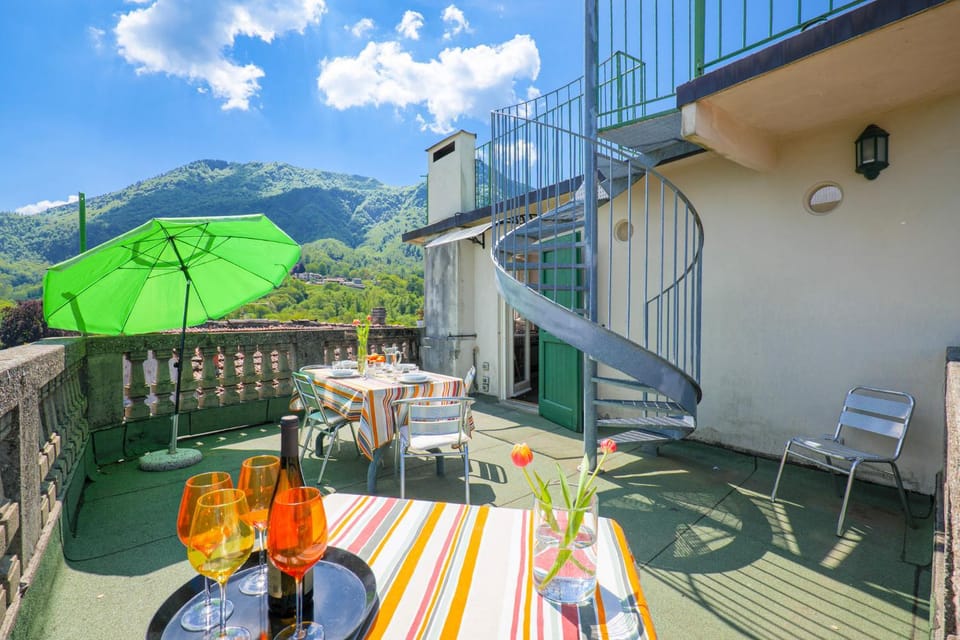 Balcony/Terrace, Mountain view