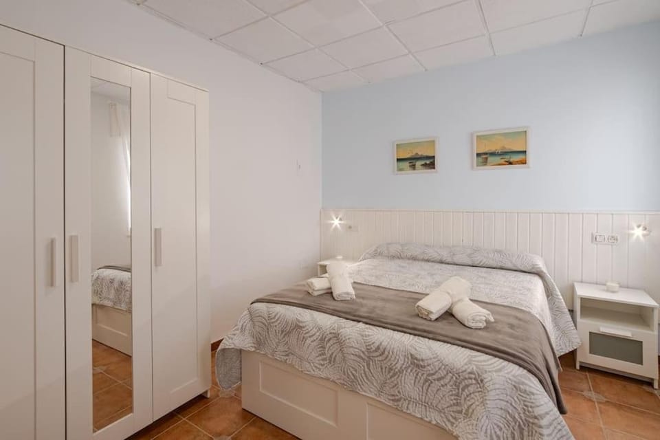 Bed, Photo of the whole room, Bedroom, towels, wardrobe