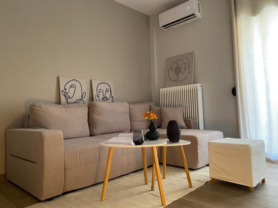 Living room, Seating area, air conditioner