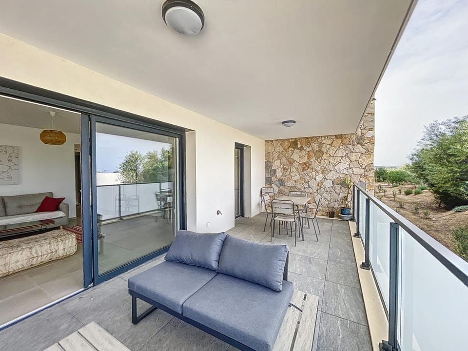 T2 dans résidence avec piscine Apartment in Calvi