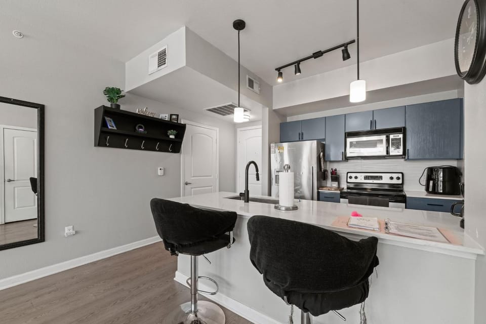 Seating area, kitchen