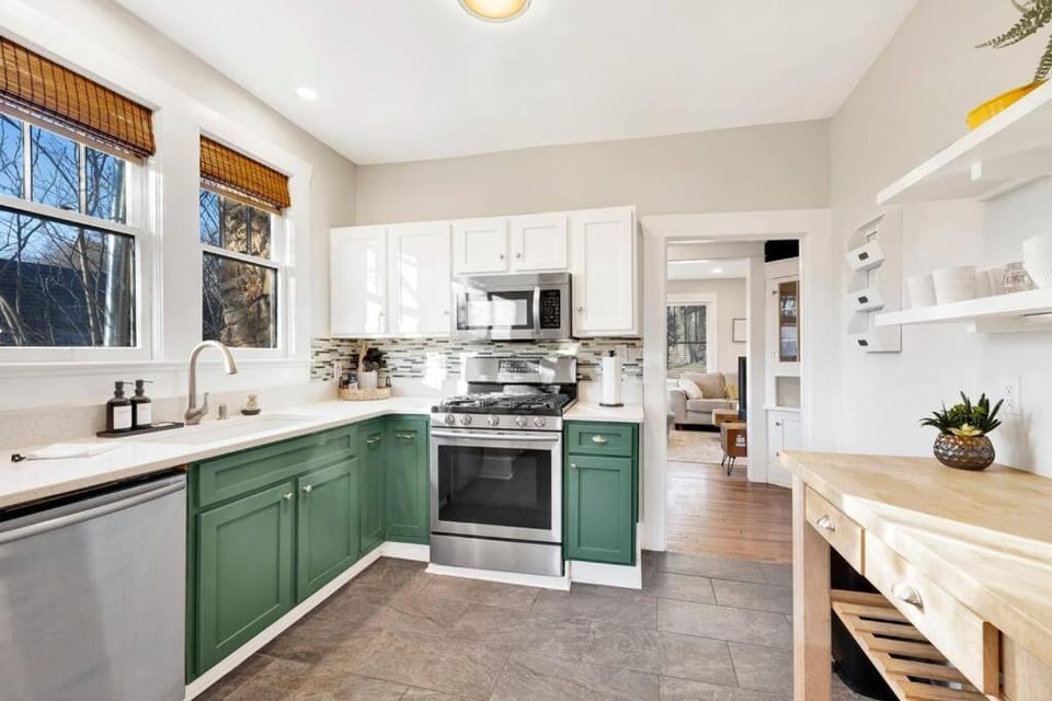 Historic family getaway mins from downtown House in Birmingham