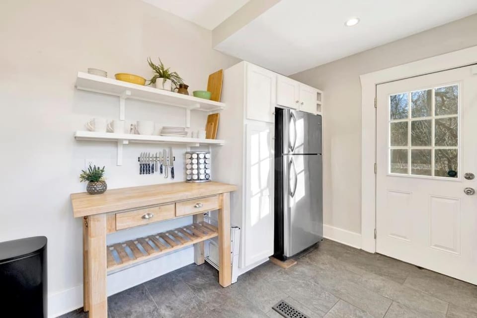 Historic family getaway mins from downtown House in Birmingham