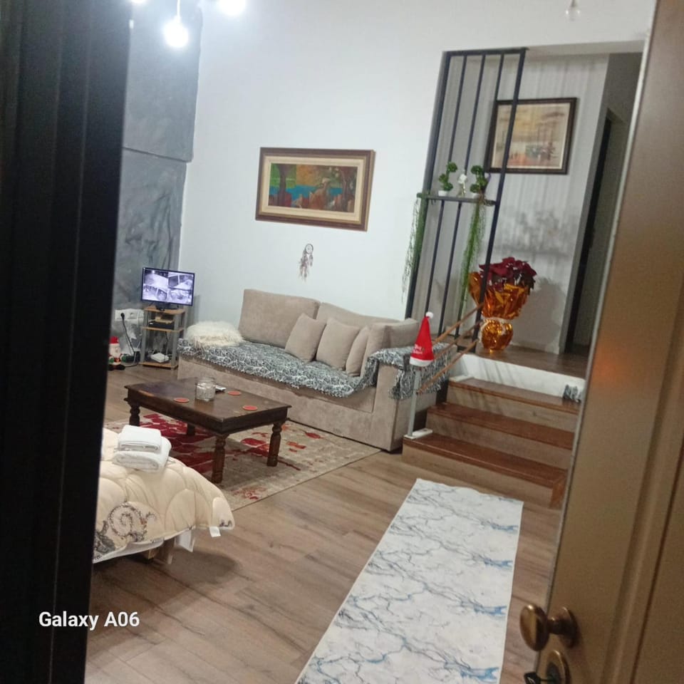 Property building, TV and multimedia, Living room, Decorative detail, Seating area