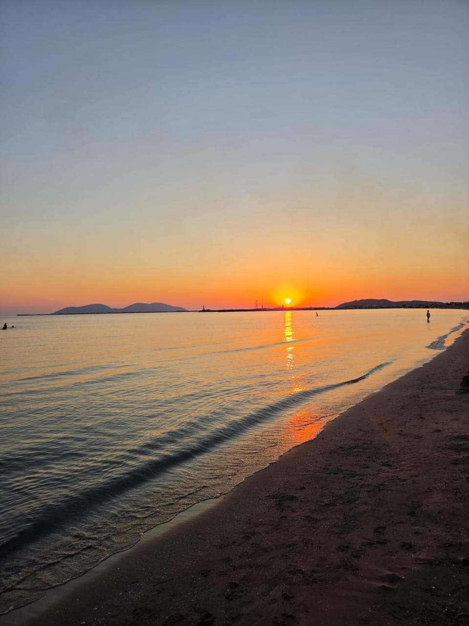 Nearby landmark, Restaurant/places to eat, Neighbourhood, Natural landscape, Activities, Summer, Fishing, Beach, Seasons, Sunset, young children, sunbed