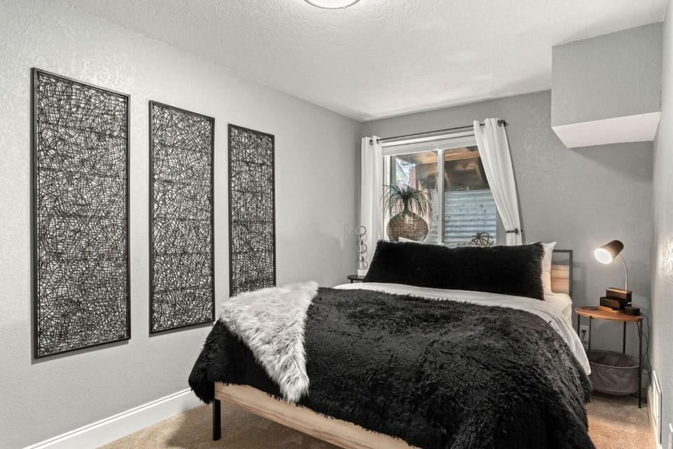 Beautiful Old Town 2 Bedroom Apartment with Bikes! Apartment in Fort Collins