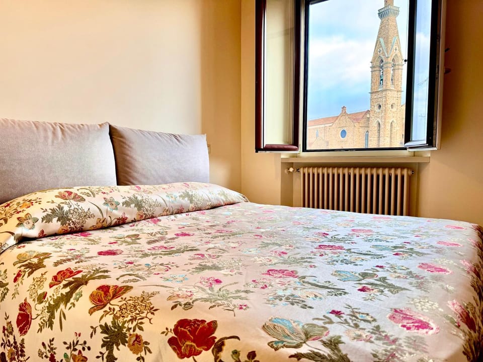 Nearby landmark, Bed, View (from property/room), Photo of the whole room, Bedroom, Landmark view