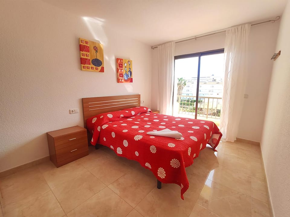 Shower, Spring, Bed, Activities, Winter, Summer, Balcony/Terrace, Photo of the whole room, Hiking, Animals, Animals, Animals, Bedroom, Autumn, Pets, Pets, Pets, Sea view, Swimming pool, Sports, Entertainment, children, children, children, young children, young children, young children, older children, older children, older children, group of guests, group of guests, group of guests, cot, Family, Family, Family, Parking, heating, heating, microwave, oven, pet friendly, pet friendly, washing machine, elevator
